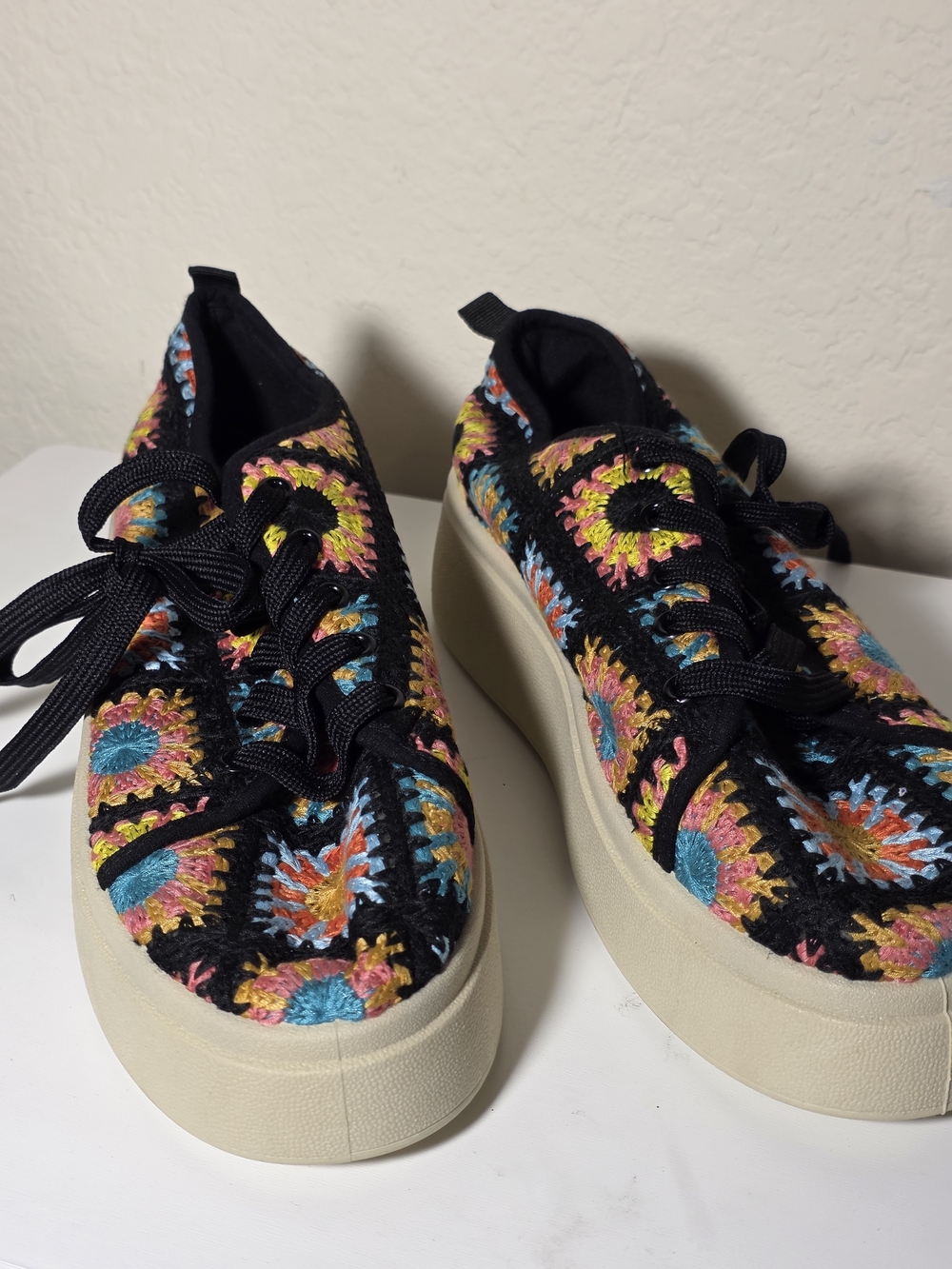 Dirty Laundry Black Crochet Platform Sneakers Embroidery Rambling Size 9.5